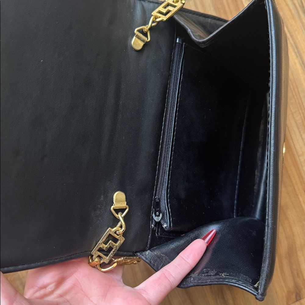 VTG • Medusa Head Leather & Chain Bag - Picture 5 of 9